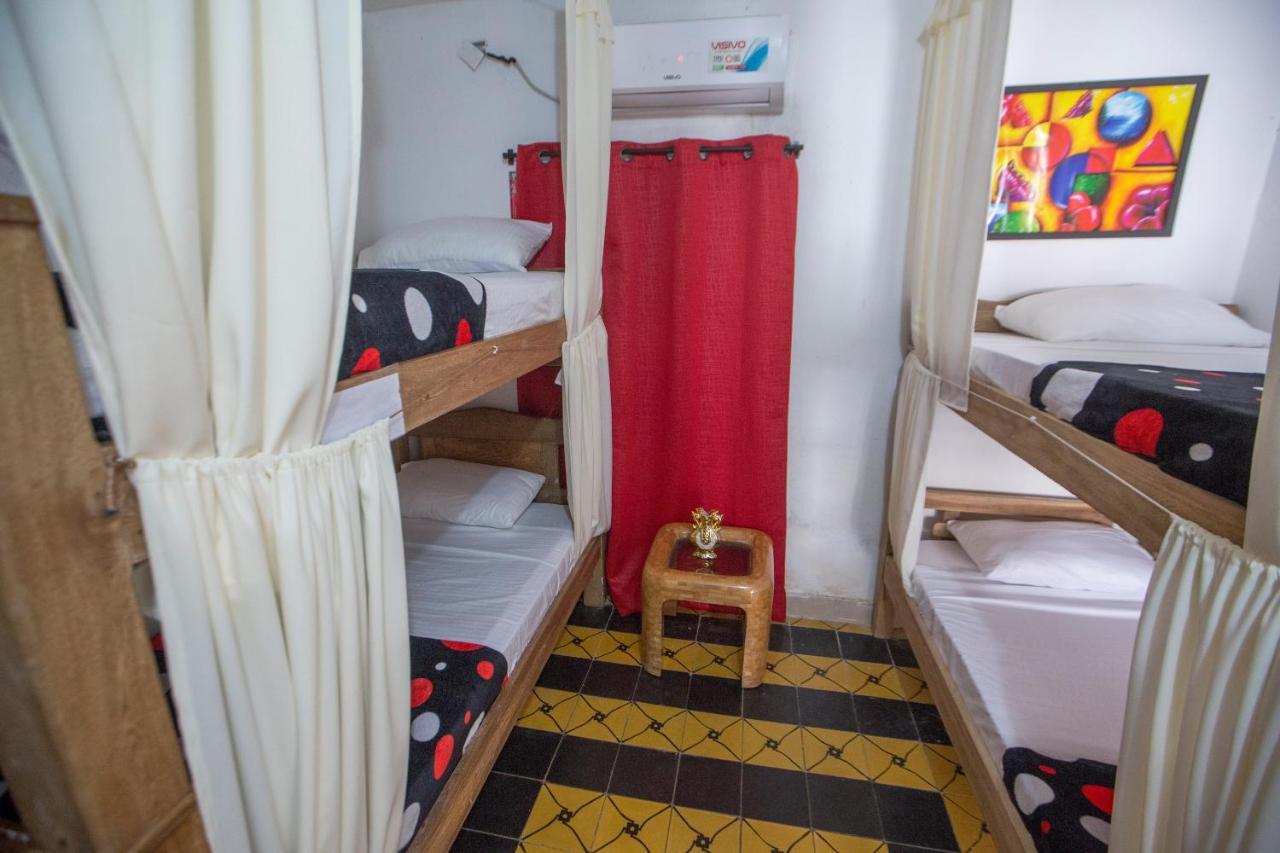 Casa Kristalu Hostel *